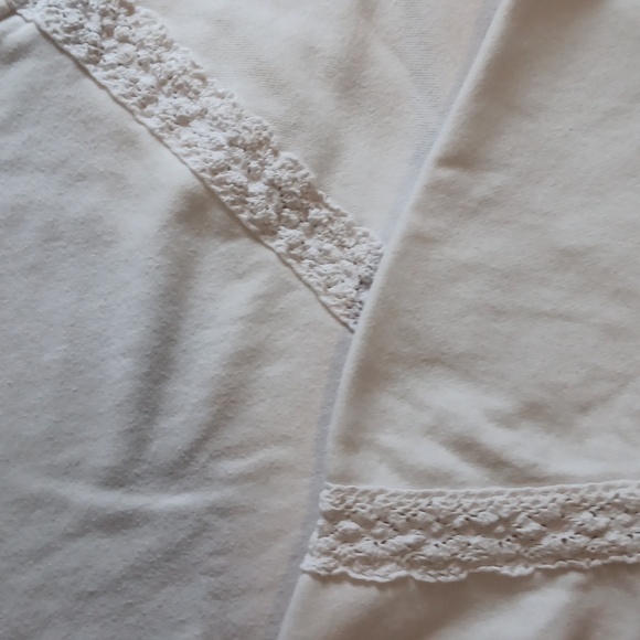 Aerie White Lace Crop Sweatshirt - Picture 3 of 3